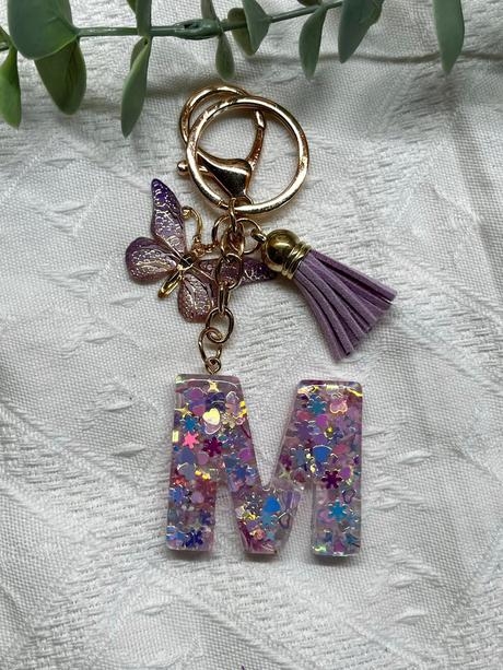 Ručne vyrobené živicové kľúčenky, 