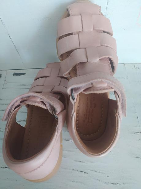 Bisgaard sandalky, 24