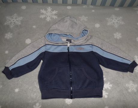 Mikiny 2ks + tepláčiky, 86