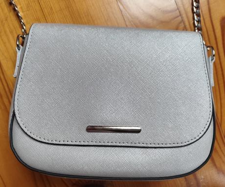 Strieborná kabelka, sinsay