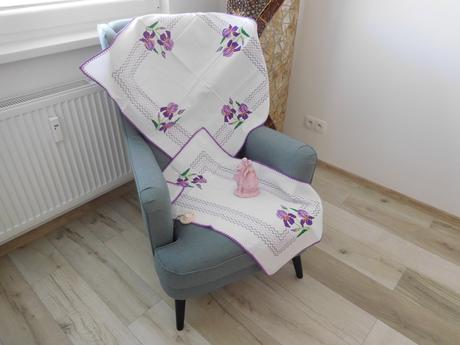Lilové kvety ručne vyšitý set obrusov,