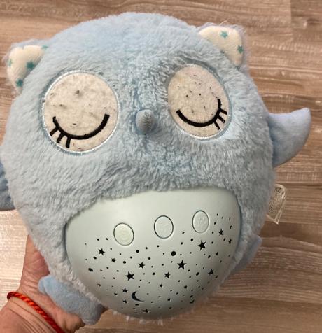 Svietiaca sova so zvukom a projektorom, 