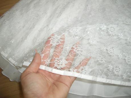 Čipkované šaty, 38