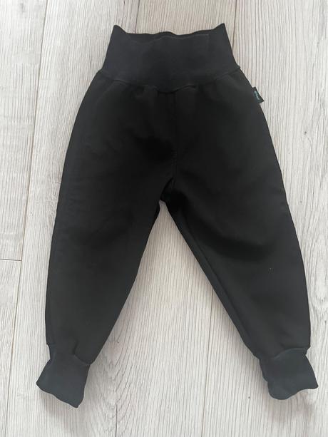 Čierne softshellové nohavice zateplené flisom, 86