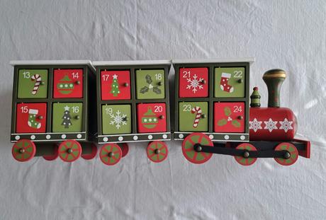Adventný kalendár - drevený vláčik, 