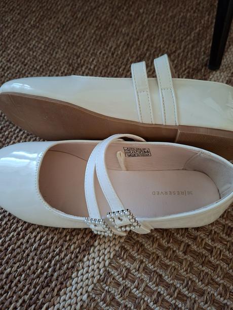 Biele sandále lakované, reserved,36