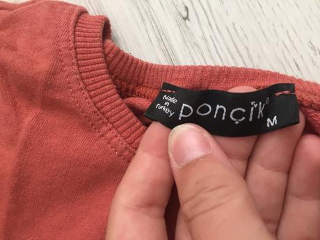 Červená mikina s nápisom, 152