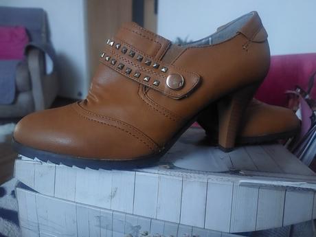 Elegantné topánky na opätku, 40