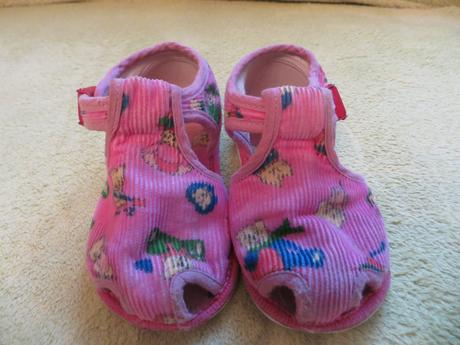 Ružové papučky, baťa,23