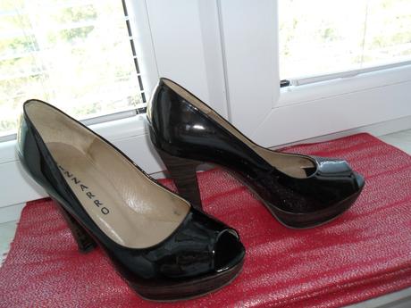 Čierne veľmi pekné lakované lodičky na platforme, 38