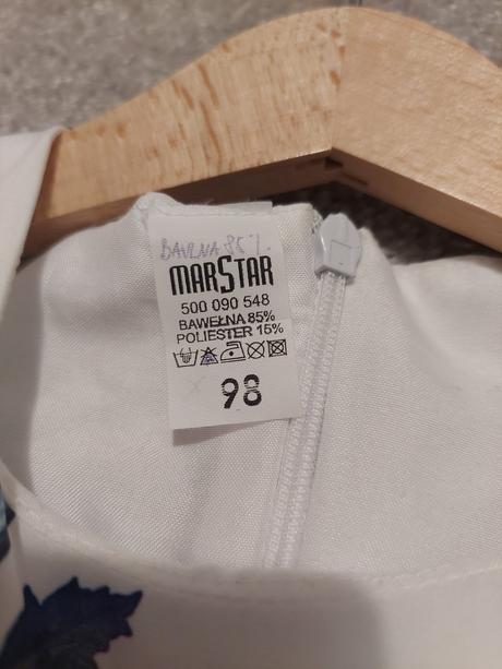 Slávnostné šaty, 98