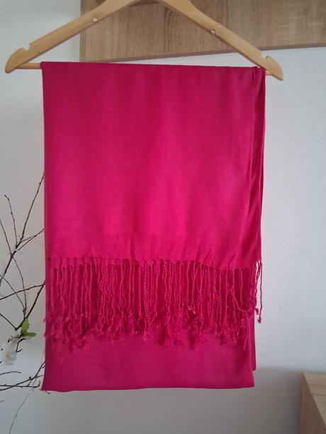 Cyklámenova šatka, 