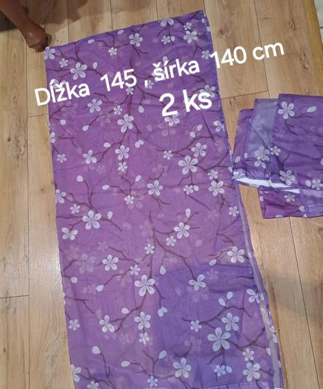 Záclony krásne jemné farebné,