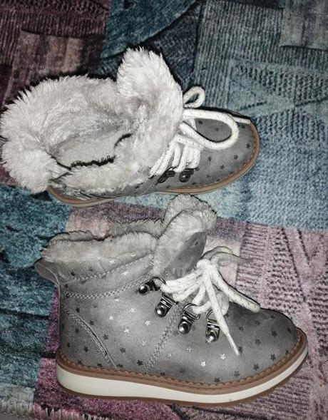 Kotnikove topanky, 25