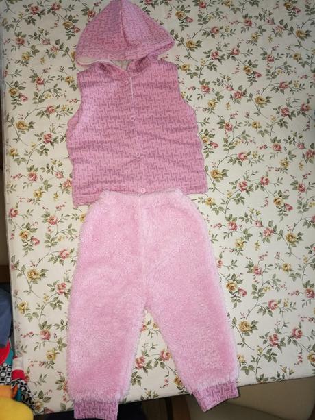 Set vesta a tepláky, 74