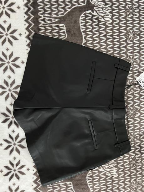 Kožené šortky kratasy, stradivarius,38