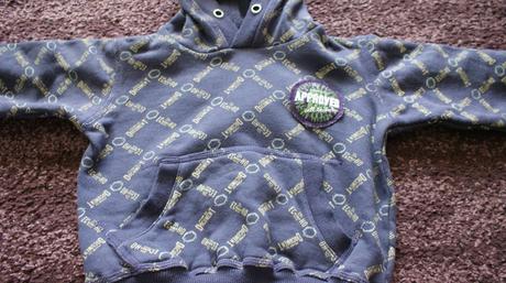 Mikina s klokanim vrecom, 104