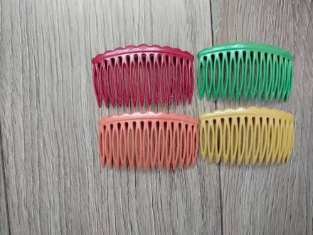 Farebné plastové hrebeňové sponky do vlasov,