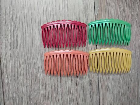 Farebné plastové hrebeňové sponky do vlasov, 