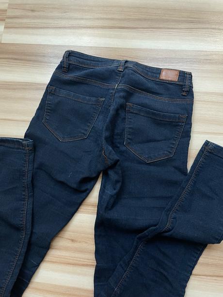 Tmavomodré rifle, tally weijl,32