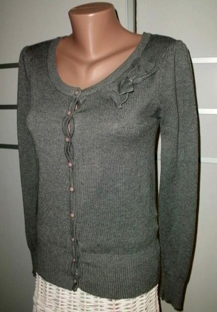 Skvelý svetrík s mašľou - veľ. s-m, s