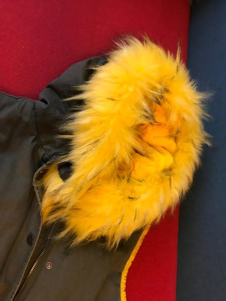 Vesta zateplena skapucou vel. s, s