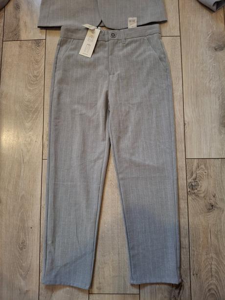 Oblek reserved 152 veľkosť, 152