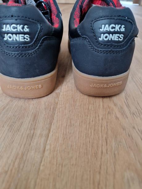 Teniskyvjack&jones, 40