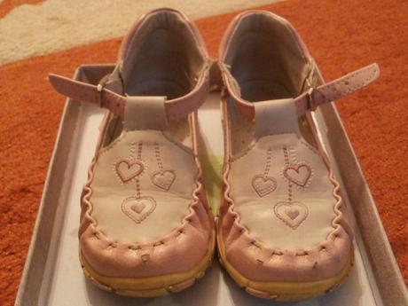 Topánky č.25, poltopánky so zapínaním na remienok, 25