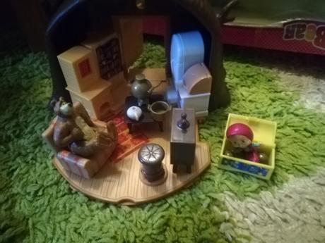 Masha a medveď domček, 