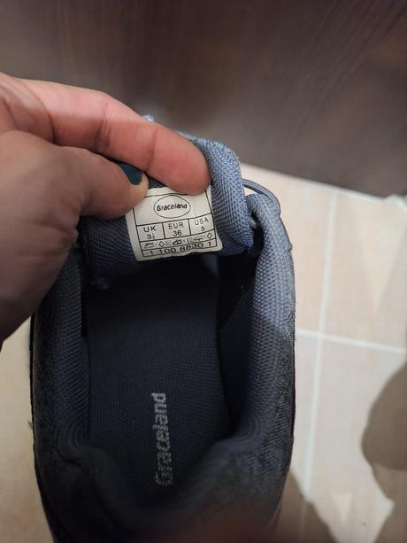 36 turisticke  topanky, graceland,36