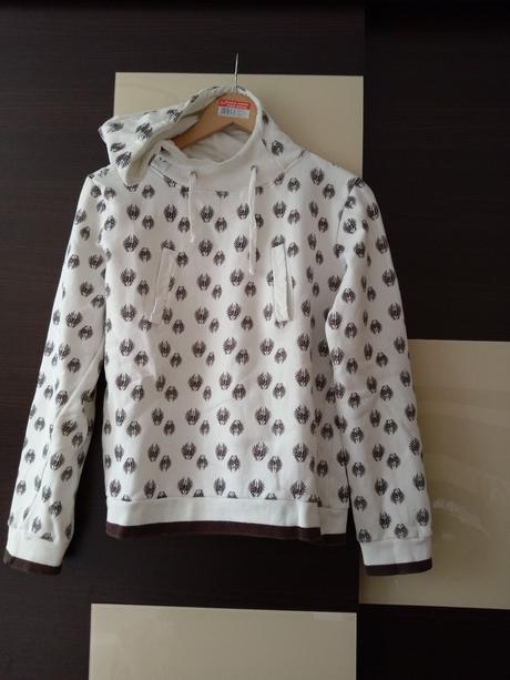 Krasna mikinka, new yorker,l