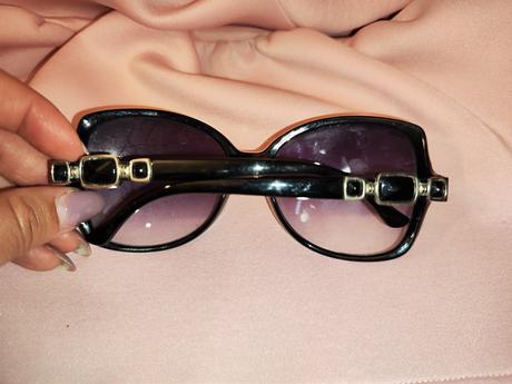 Čierne elegantné slnečné okuliare,