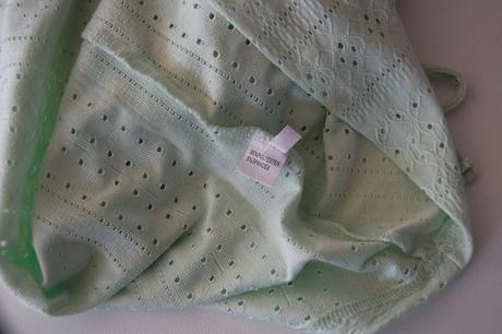 Mentolové tielko s dierovaným vzorom a gombíkmi, m