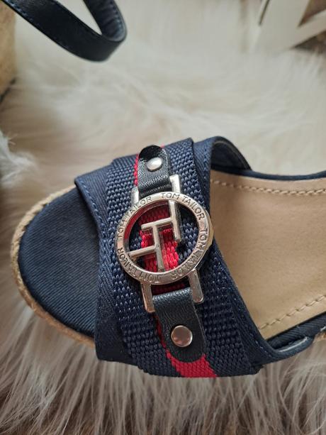 Krásne značkové sandálky na platforme-top stav, tom tailor,36