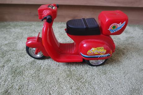 Skúter pre bábiku na batérie, 