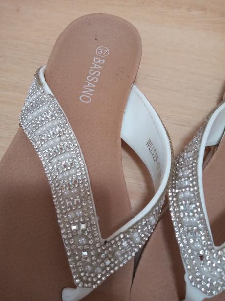 Krásne dámske šľapky s ozdobnými kamienkami, 37