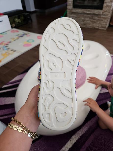 Tenisky s grafiti vzorom, 39