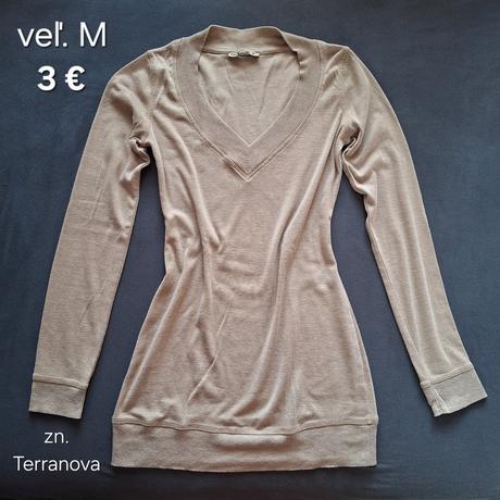 Predĺžený top s výstrihom do v, terranova,m