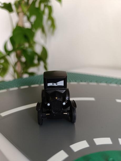 Cars,, lizzie,, mcqueen autá,