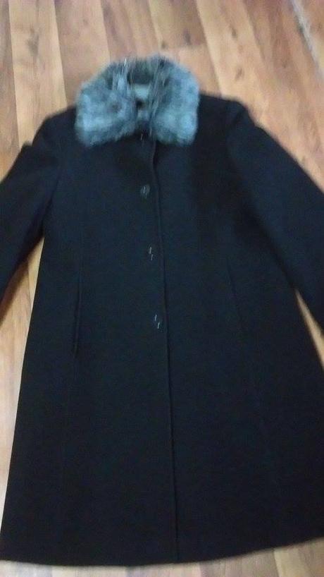 Damsky cierny flaušovy kabat s kozus. limcom 40v, 40