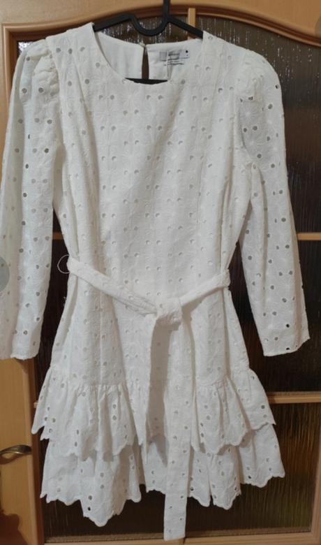 Šaty ažúrkovou výšivkou, reserved,m