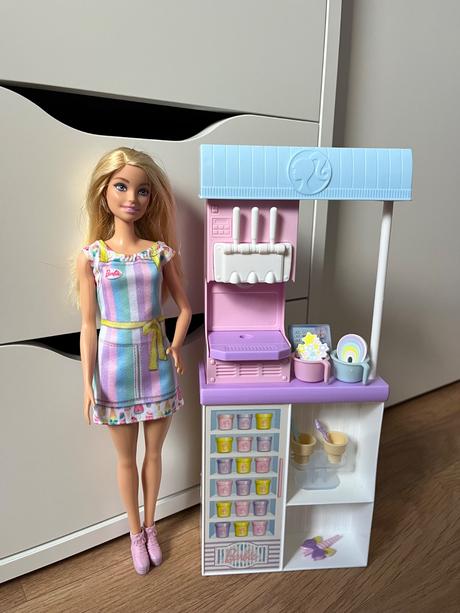 Barbie predavacka zmrzliny,