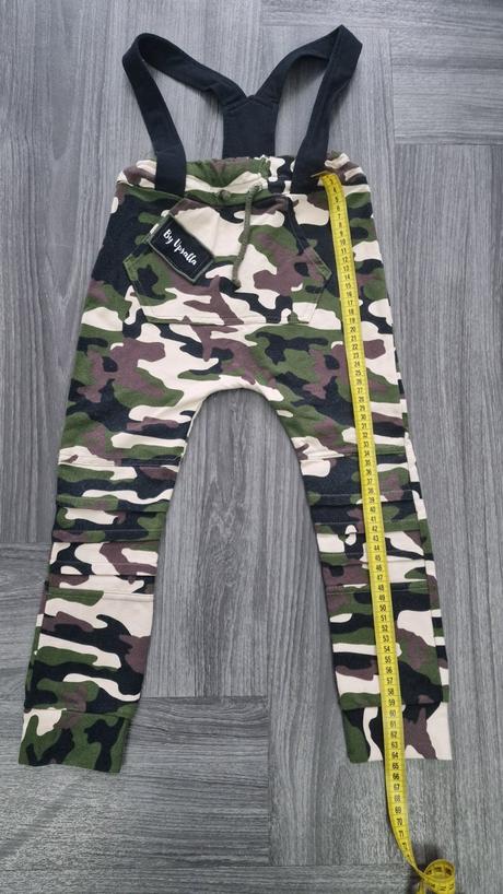 Maskáčové tepláky s trakmi, 116