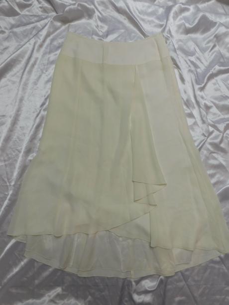 Pekna sukna na slavnost, 40