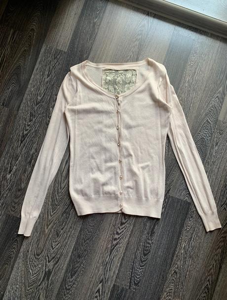 Krémový svetrík s čipkou na gombiky, s