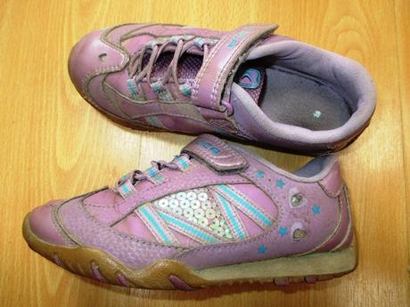 Blikajuce topanocky, clarks,28