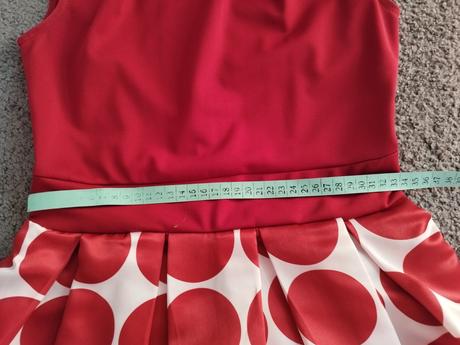 Bodkované šaty, 36