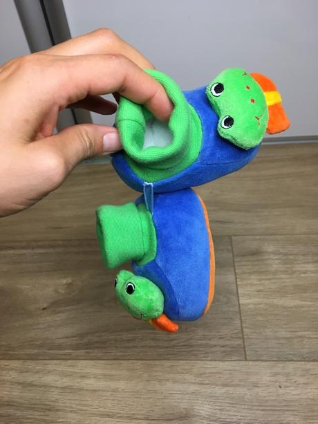 Papučky s hrkalkou, <17