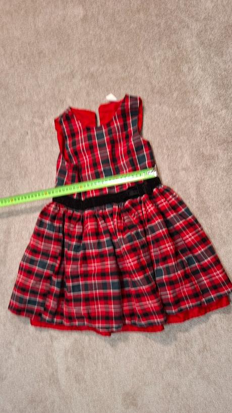 Predám krasne dievčenské saty vel.122, 122